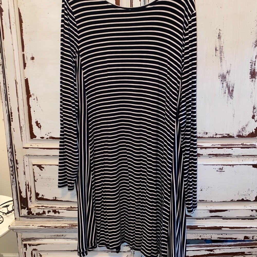 Old Navy Black and White Swing Dress XXL